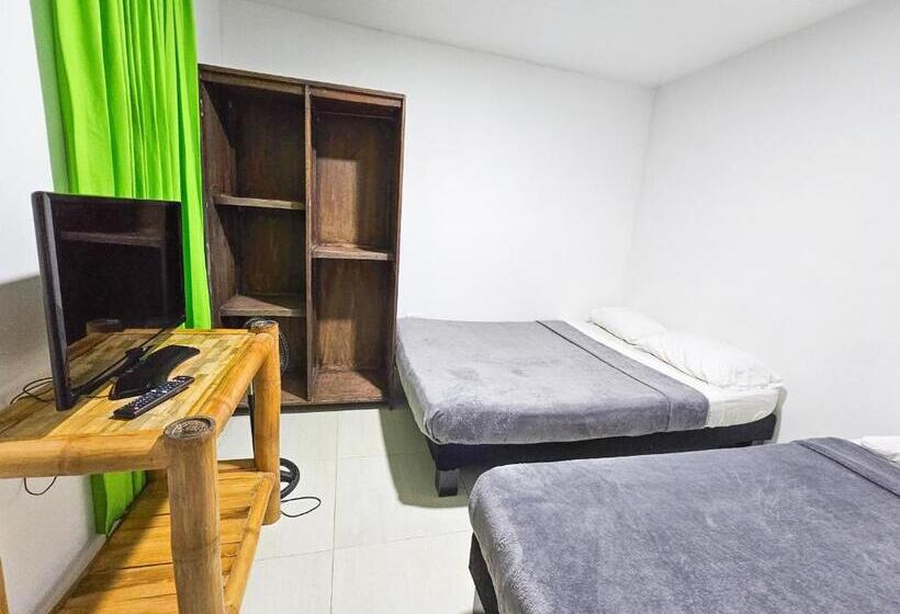 اتاق خانوادگی با سرویس بهداشتی مشترک, La Mercedes Lite Hostal By Mh