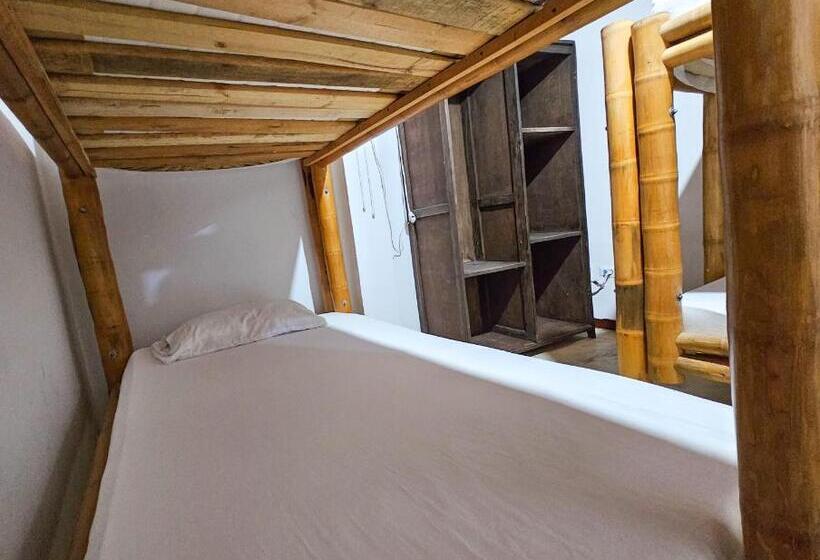 تختخواب در اتاق مشترک, La Mercedes Lite Hostal By Mh