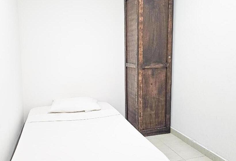 اتاق استاندارد یک تخته با سرویس بهداشتی مشترک, La Mercedes Lite Hostal By Mh