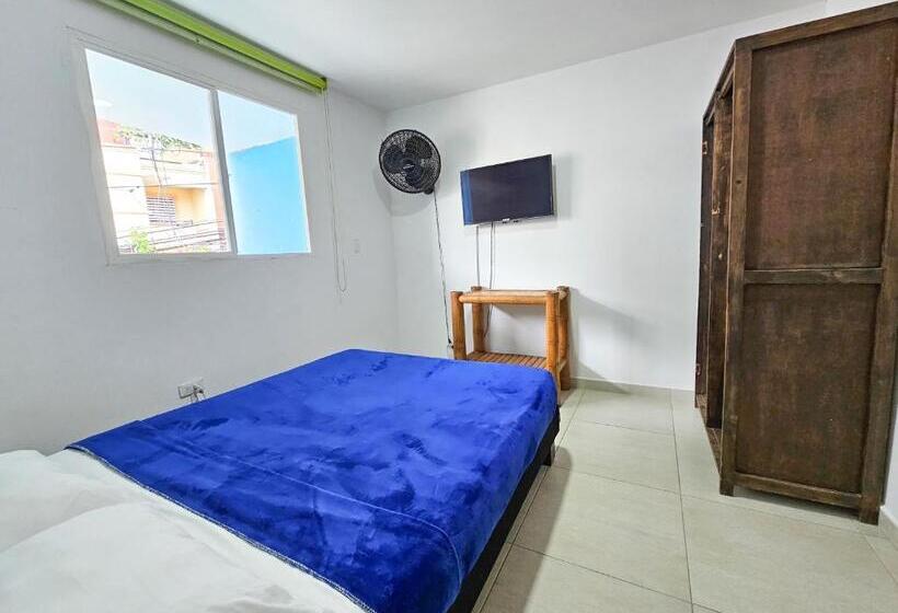 اتاق استاندارد با سرویس بهداشتی مشترک, La Mercedes Lite Hostal By Mh