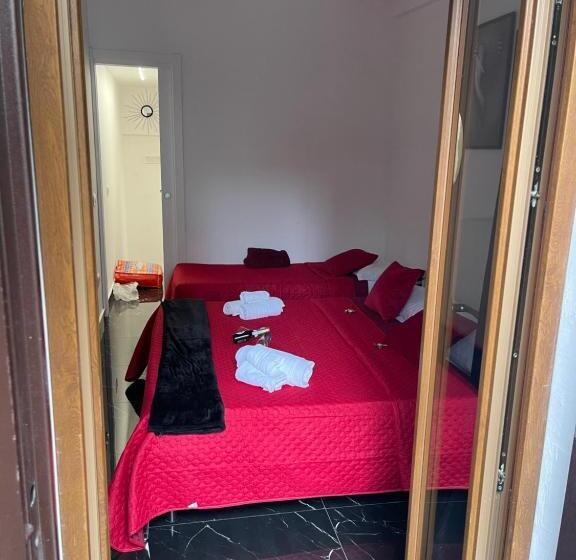 اتاق استاندارد سه تخته با بالکن, Lux House Naples Airport