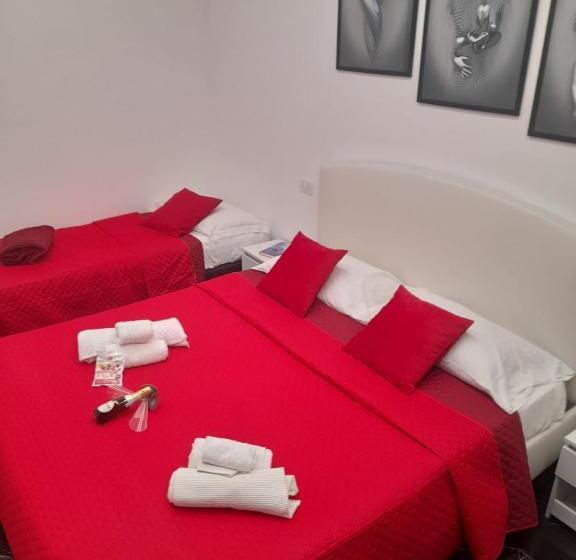 اتاق استاندارد سه تخته با بالکن, Lux House Naples Airport