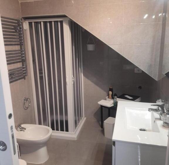 اتاق استاندارد سه تخته با بالکن, Lux House Naples Airport