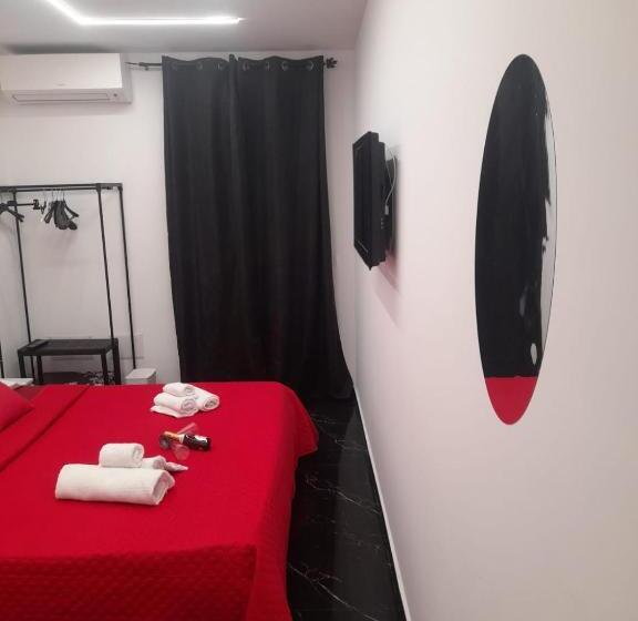 اتاق استاندارد سه تخته با بالکن, Lux House Naples Airport