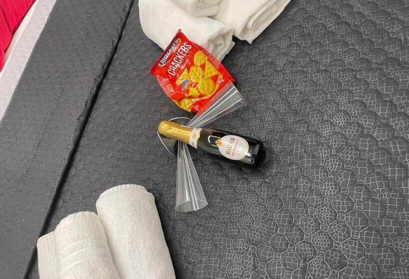 اتاق استاندارد سه تخته با بالکن, Lux House Naples Airport