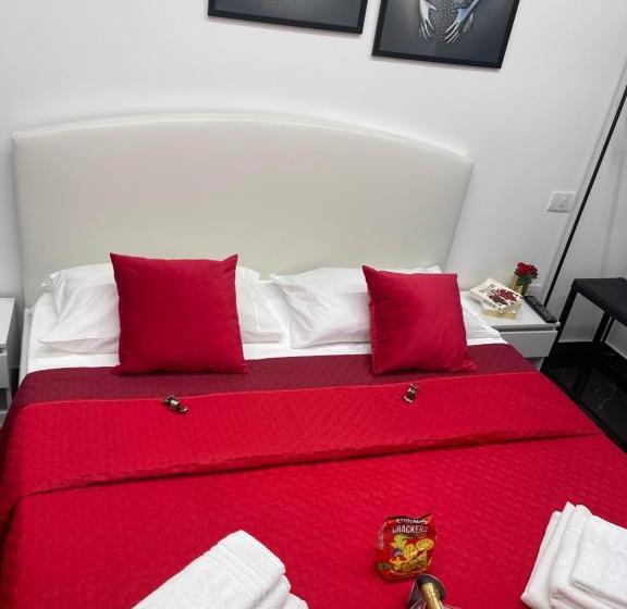 اتاق استاندارد سه تخته با بالکن, Lux House Naples Airport