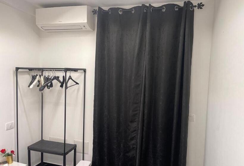 اتاق استاندارد سه تخته با بالکن, Lux House Naples Airport