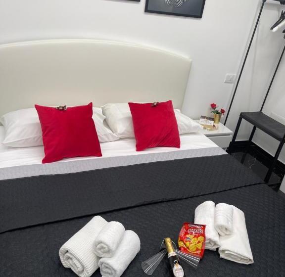 اتاق استاندارد سه تخته با بالکن, Lux House Naples Airport