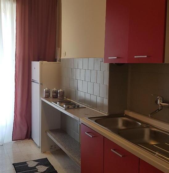 דירת שלושה חדרים, Residenze Benedetto Croce