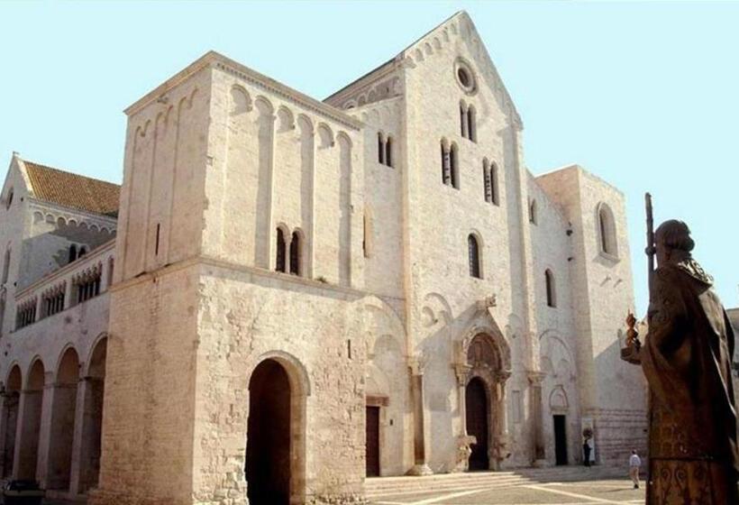 דירת שלושה חדרים, Residenze Benedetto Croce