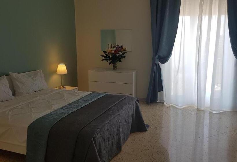 דירת שלושה חדרים, Residenze Benedetto Croce