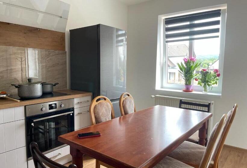 4인용 스탠다드 룸, Restaurace Hamburk S Ubytováním