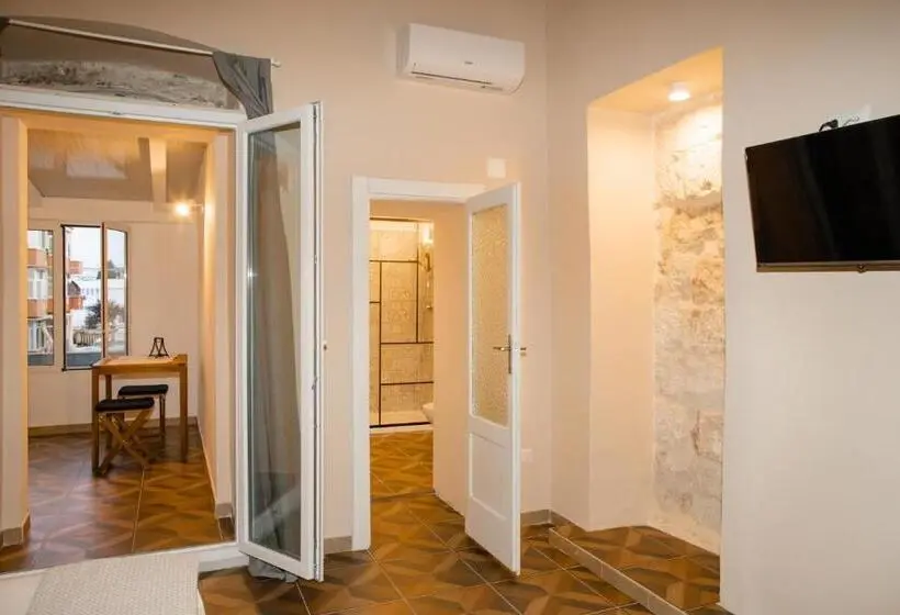 Standard-studio, Suite.delpozzo