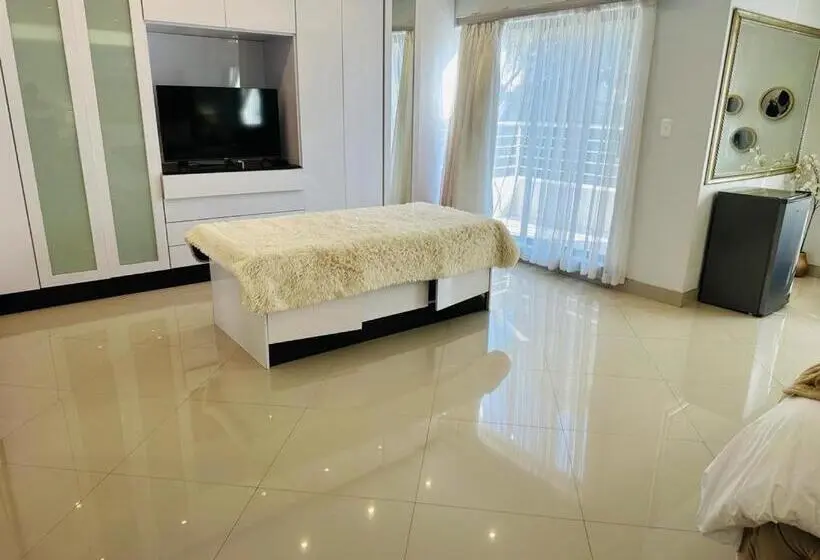 اتاق استاندارد, The Hide In Sandton