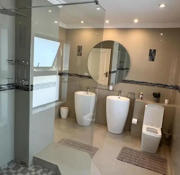 اتاق استاندارد, The Hide In Sandton
