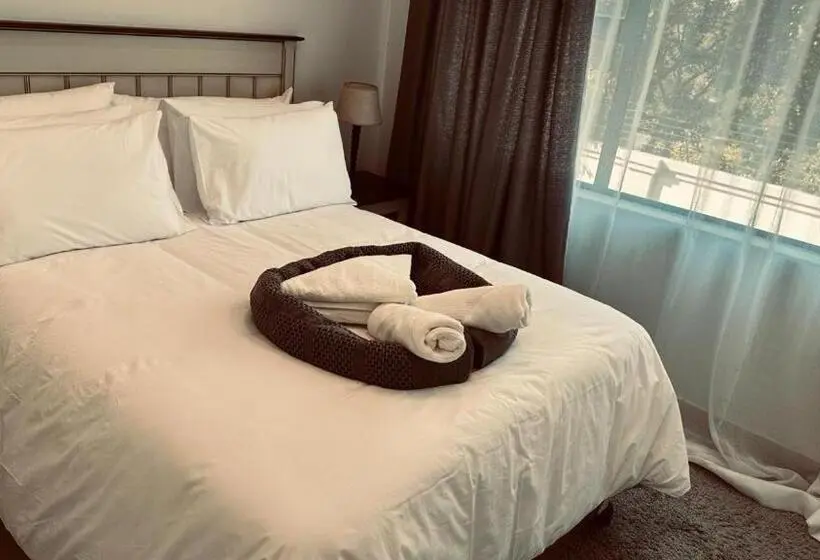 اتاق خانوادگی, The Hide In Sandton