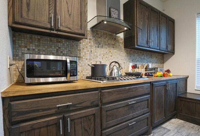 Вилла Deluxe 1 Спальня, Waterfront Haven   Sleeps 19   Home Cinema   Dock   Weatherford Tx