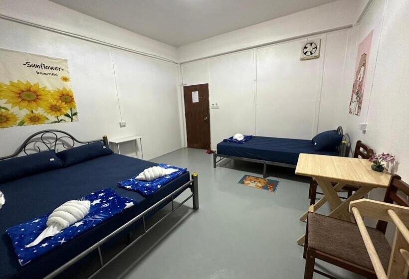 스탠다드 트리픔 룸 공동욕실, Madam Guesthouse