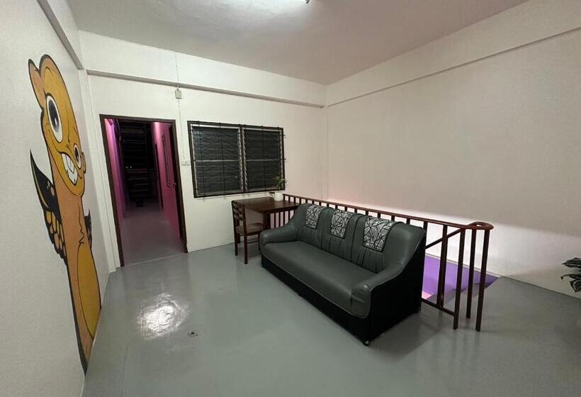 스탠다드 트리픔 룸 공동욕실, Madam Guesthouse