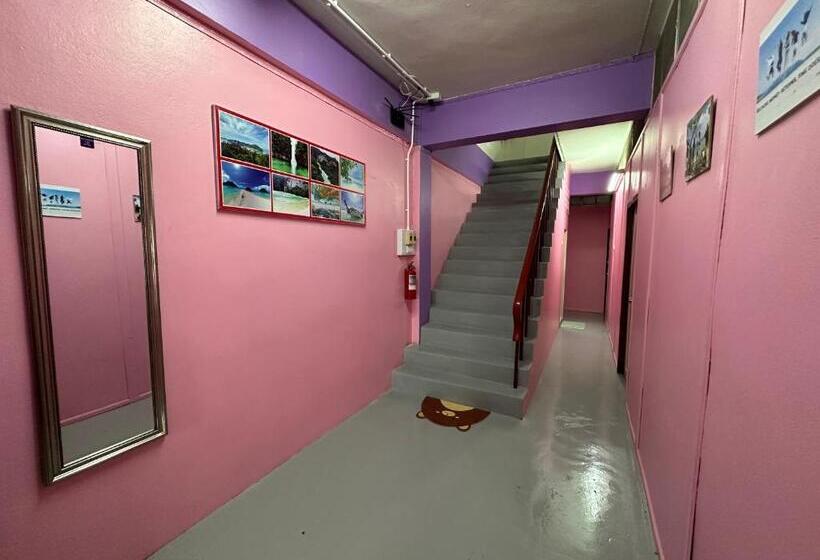 스탠다드 트리픔 룸 공동욕실, Madam Guesthouse