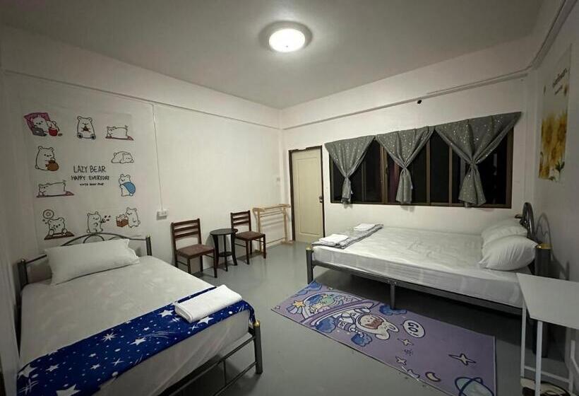 스탠다드 트리픔 룸 공동욕실, Madam Guesthouse