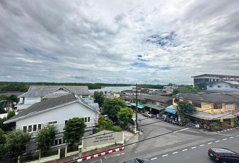 스탠다드 트리픔 룸 공동욕실, Madam Guesthouse