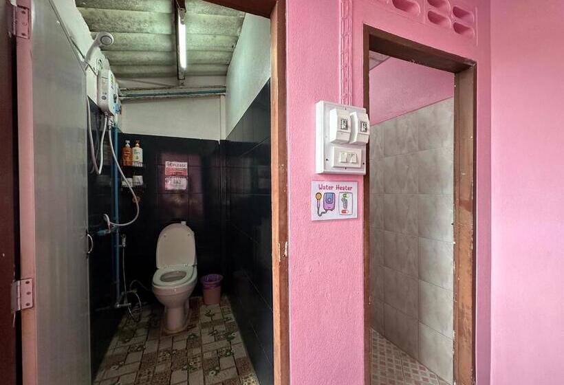 스탠다드 트리픔 룸 공동욕실, Madam Guesthouse