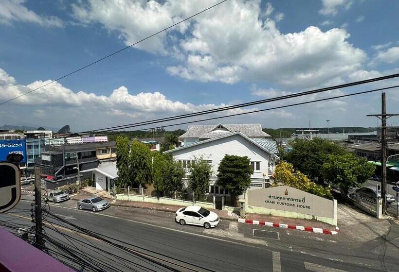 스탠다드 트리픔 룸 공동욕실, Madam Guesthouse