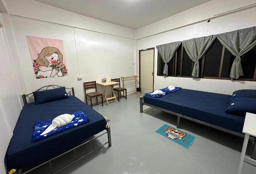 اتاق استاندارد سه تخته با سرویس بهداشتی مشترک, Madam Guesthouse