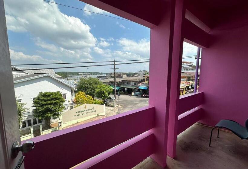 스탠다드 트리픔 룸 공동욕실, Madam Guesthouse