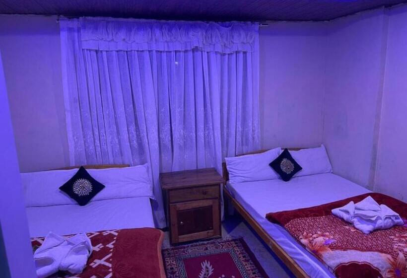 패밀리 룸, Adarash