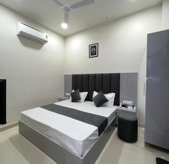 Deluxe-huone King-vuode, The Grand Inn Ludhiana Super King Rooms Special For Families, Couples, Corporate, Solo Travell
