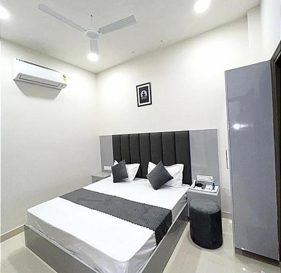 Deluxe-huone King-vuode, The Grand Inn Ludhiana Super King Rooms Special For Families, Couples, Corporate, Solo Travell