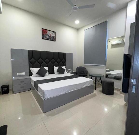 Deluxe-huone King-vuode, The Grand Inn Ludhiana Super King Rooms Special For Families, Couples, Corporate, Solo Travell