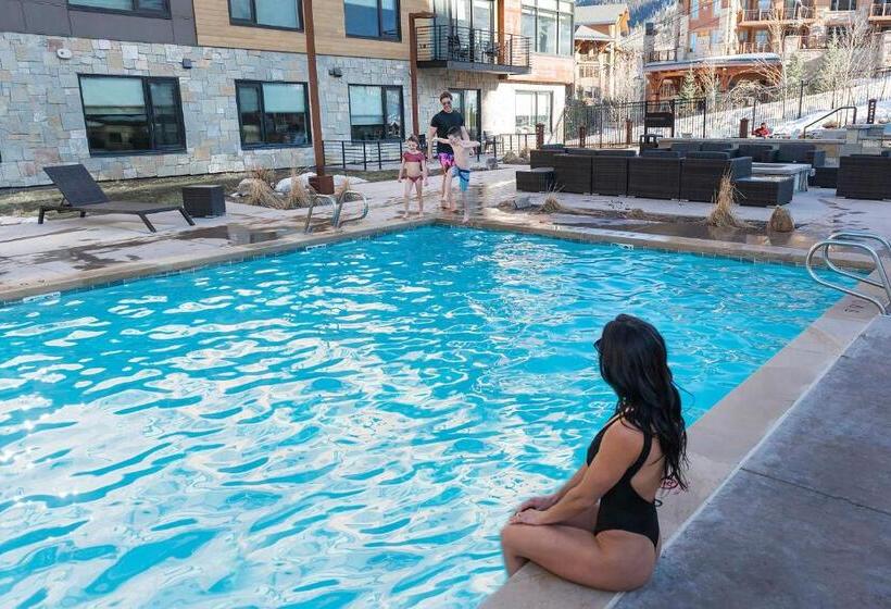 Номер Deluxe Кровать Кинг, Lift By All Seasons Resort Lodging