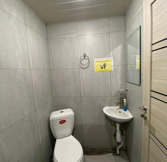 Economy Kamer, Paronyan Hostel