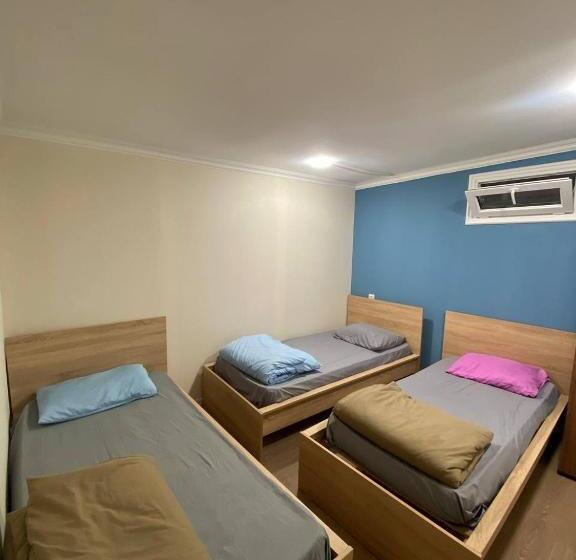 Economy Driepersoonskamer, Paronyan Hostel