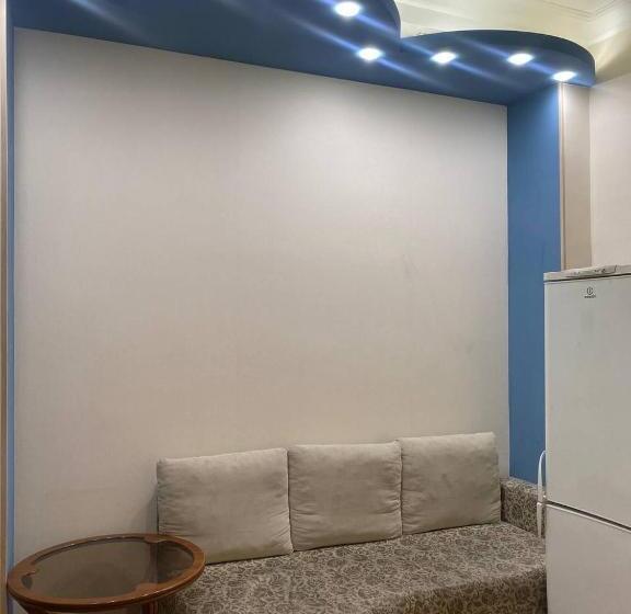 Economy Driepersoonskamer, Paronyan Hostel