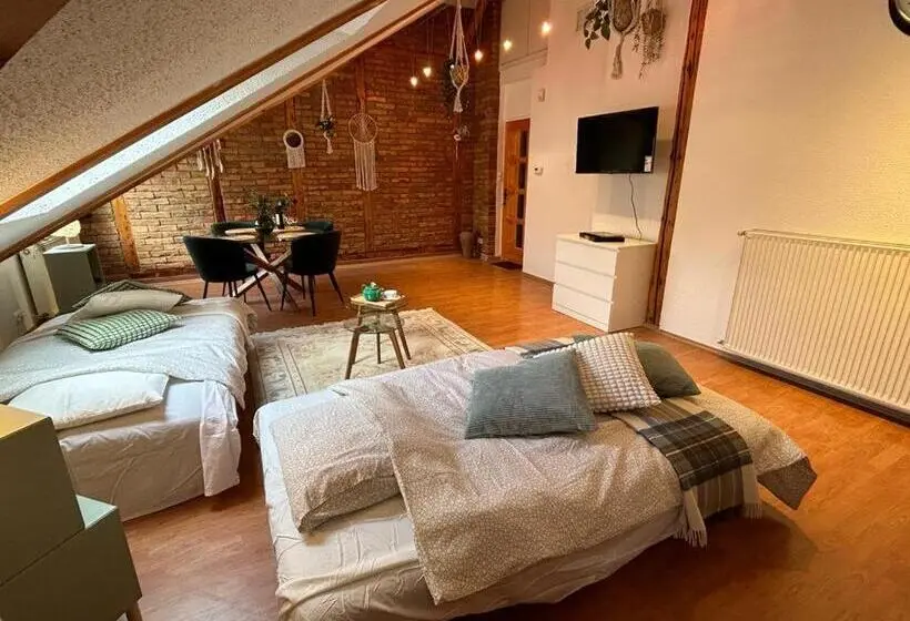 1ベッドルームアパートメント, Acme Apartments