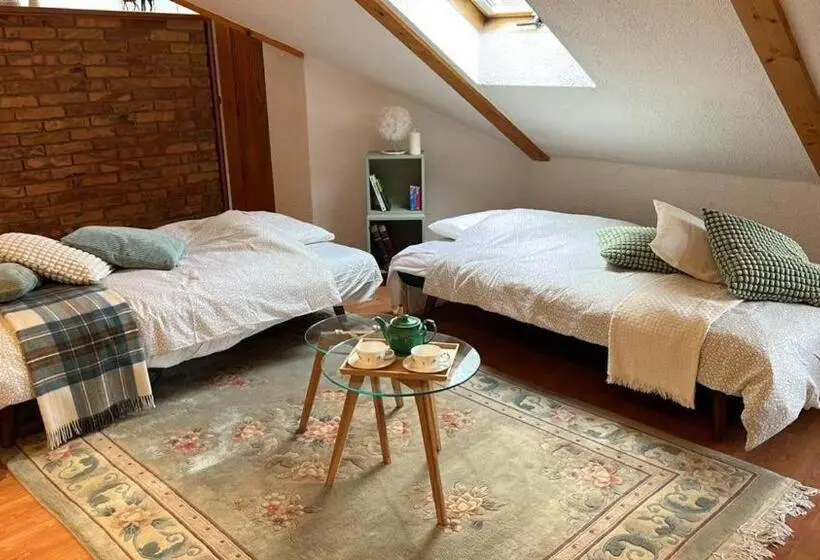 1ベッドルームアパートメント, Acme Apartments