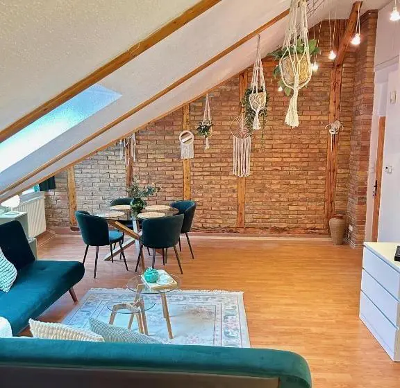 1ベッドルームアパートメント, Acme Apartments