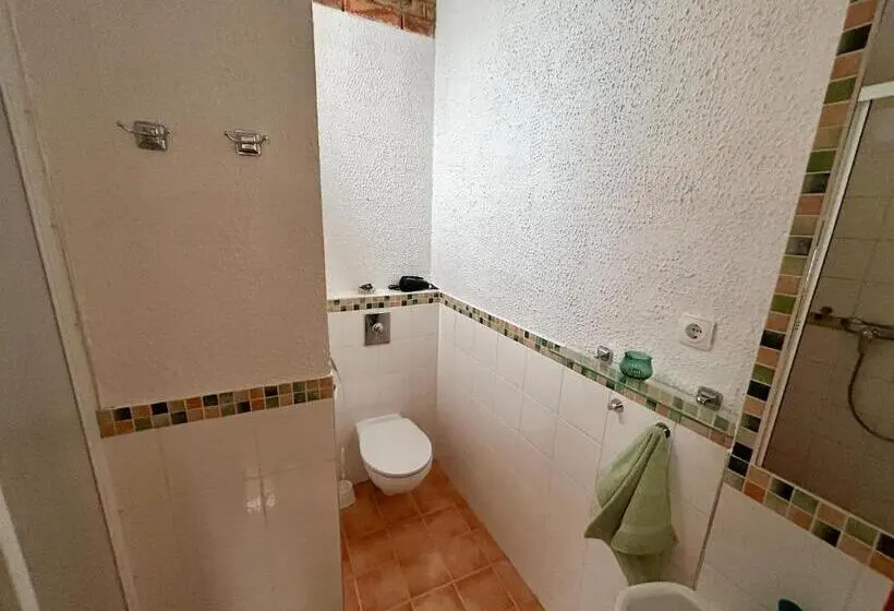 1ベッドルームアパートメント, Acme Apartments