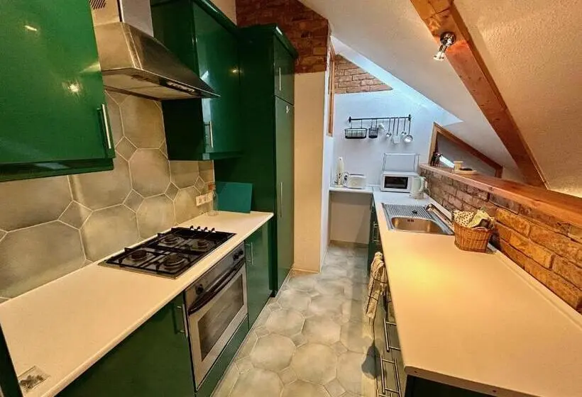 1ベッドルームアパートメント, Acme Apartments