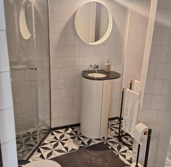اتاق استاندارد, Easy Host Porto