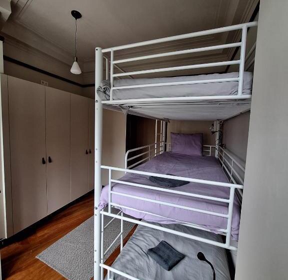 تختخواب در اتاق مشترک, Easy Host Porto