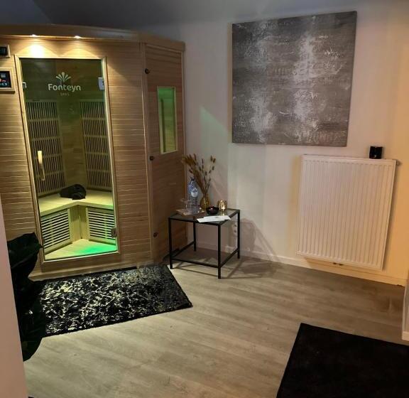 带按摩浴盆的套房, Suite Marie