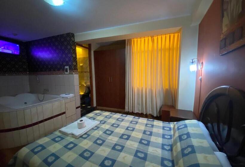 غرفة قياسية مزوَّدة بجاكوزي, Arc & Suites