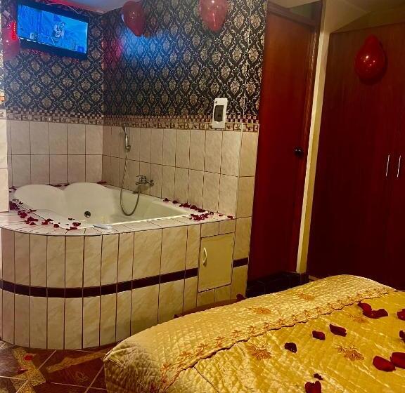 חדר סטנדרט עם ג'קוזי, Arc & Suites