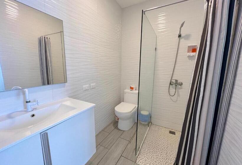 سوییت جونیور با بالکن, Atlantic Suites Great Location Beach, Restaurants And Bars