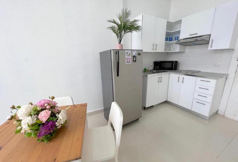 سوییت جونیور با بالکن, Atlantic Suites Great Location Beach, Restaurants And Bars